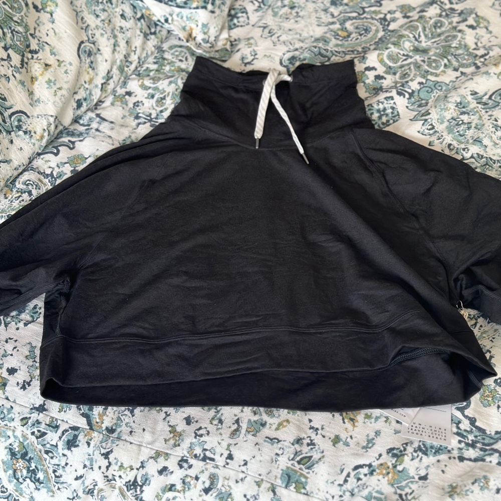 Vuori Crop Funnel Neck